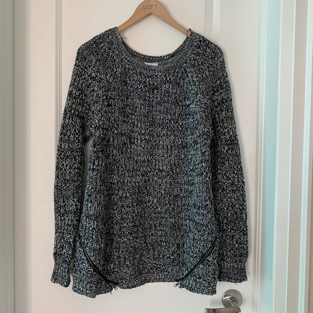 Oversized knit sweater with pockets